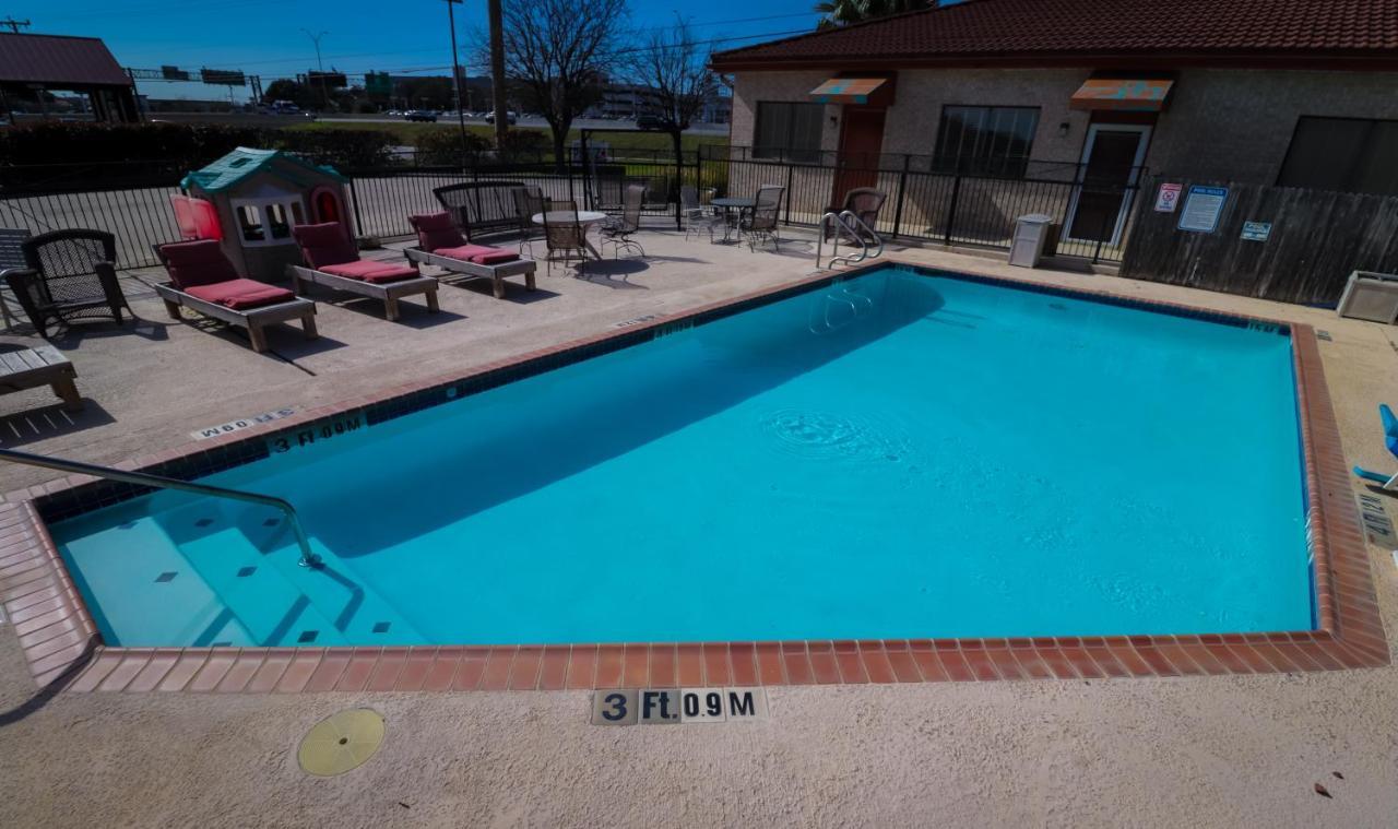 University Inn & Suites San Antonio Exterior foto